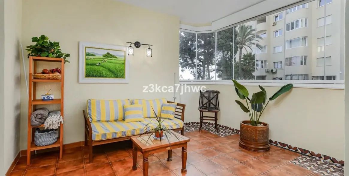 Sale of middle floor apartment in Estepona 8