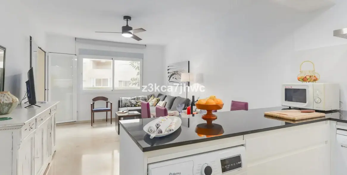 Sale of middle floor apartment in Estepona 9