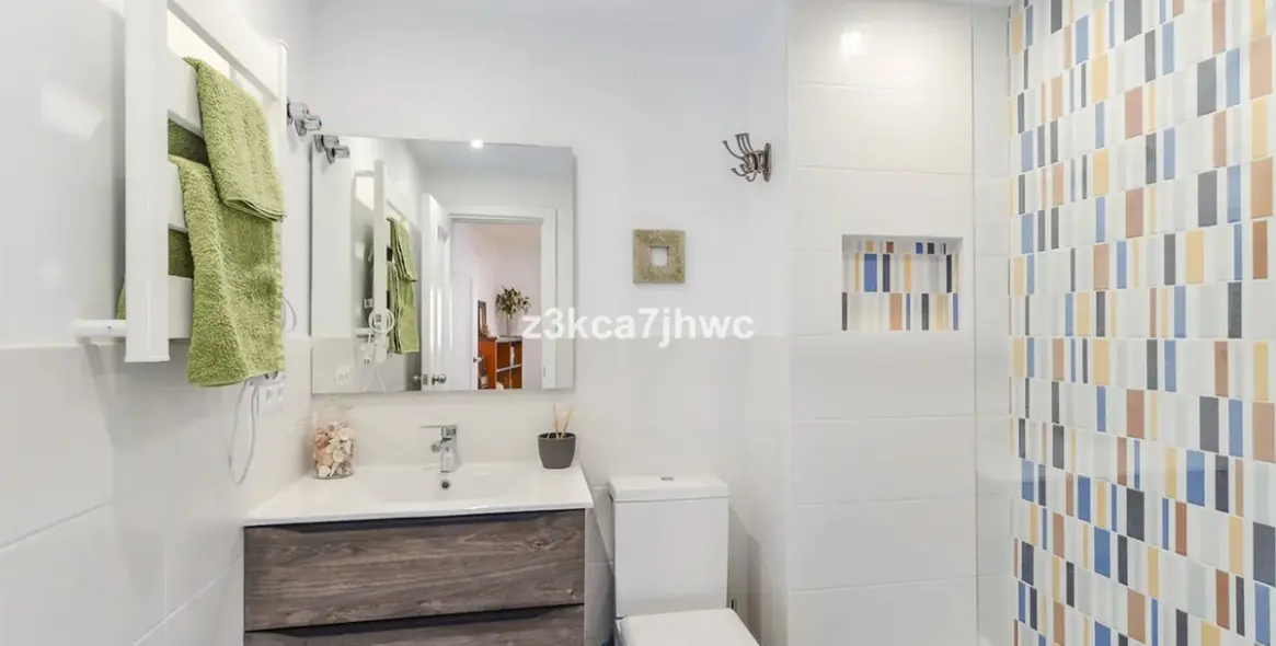 Sale of middle floor apartment in Estepona 11