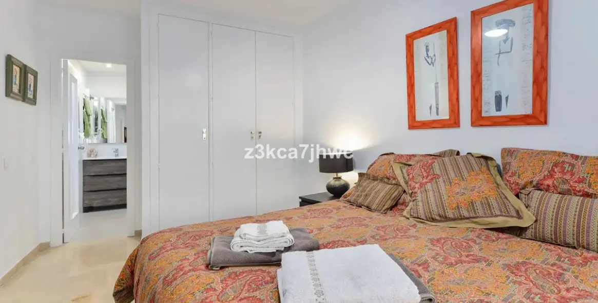 Sale of middle floor apartment in Estepona 13