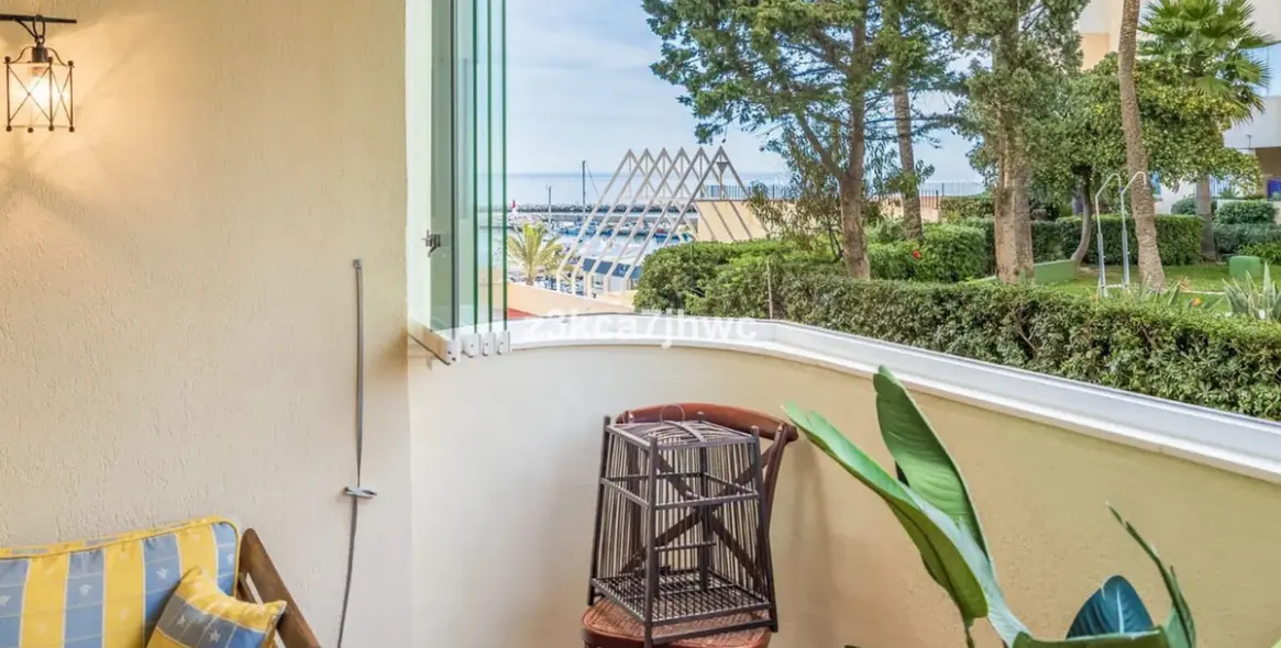 Sale of middle floor apartment in Estepona 14