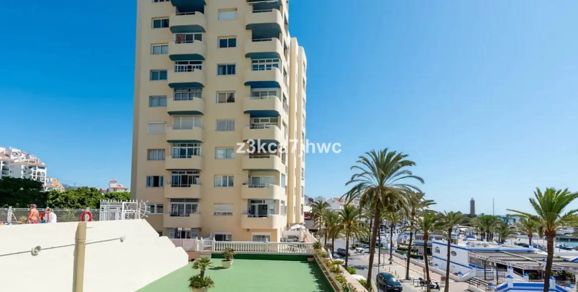 Sale of middle floor apartment in Estepona 16