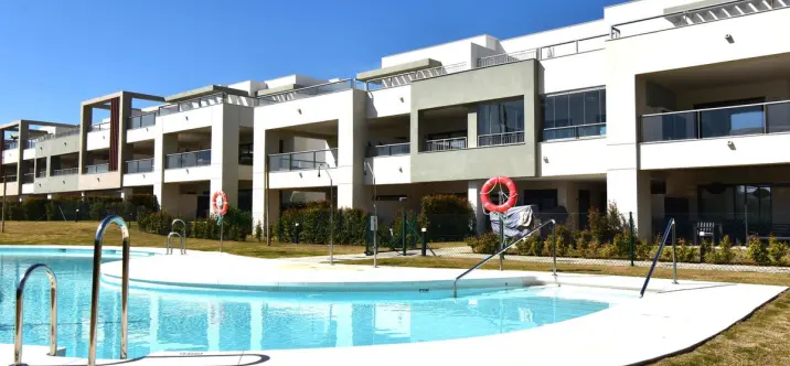 Продажа апартаментов на среднем этаже в Casares Playa 0