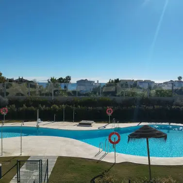 Продажа апартаментов на среднем этаже в Casares Playa