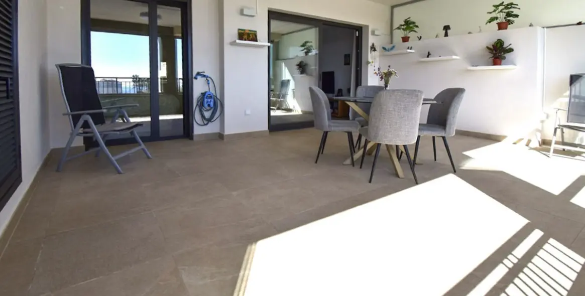 Продажа апартаментов на среднем этаже в Casares Playa 7