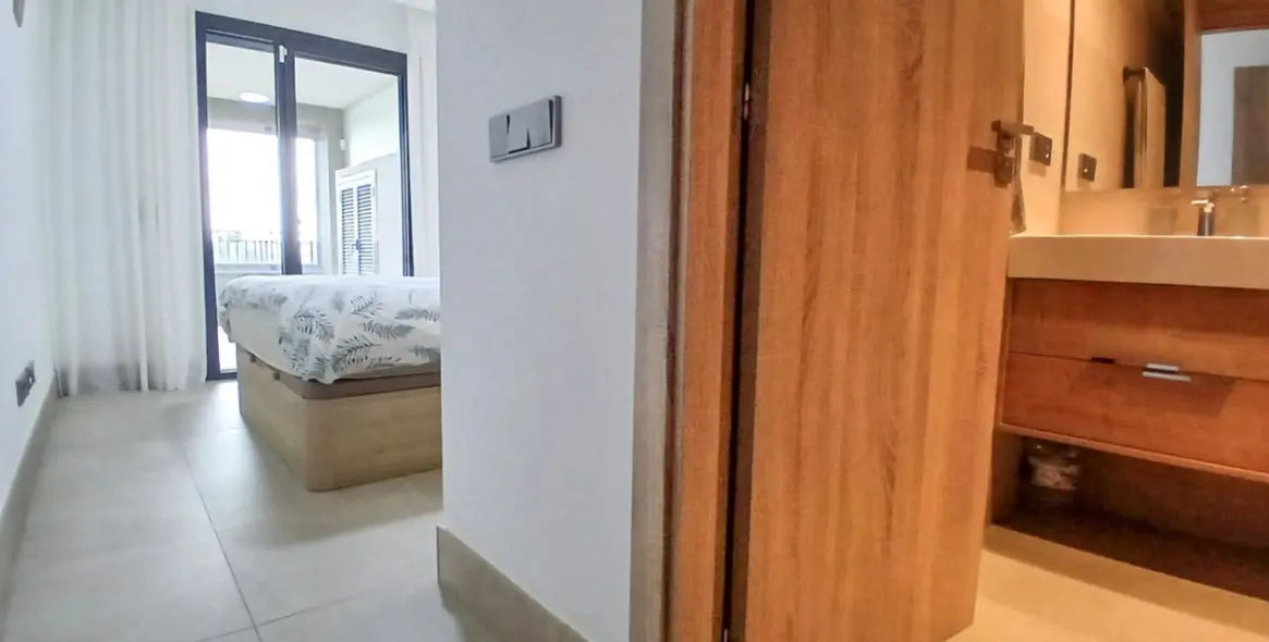 Продажа апартаментов на среднем этаже в Casares Playa 11