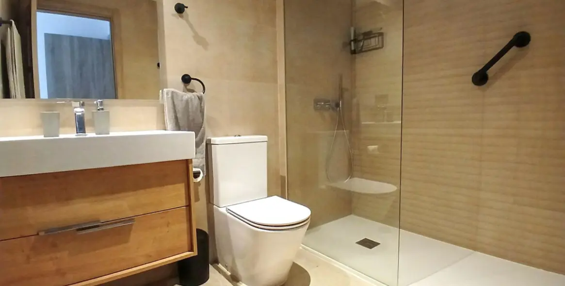 Продажа апартаментов на среднем этаже в Casares Playa 14