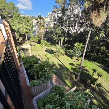 Sale of middle floor apartment in Fuengirola