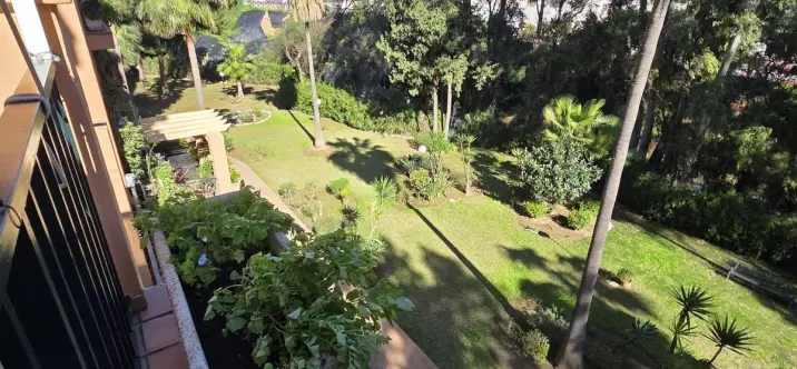 Sale of middle floor apartment in Fuengirola 1