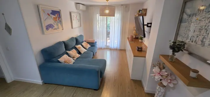 Sale of middle floor apartment in Fuengirola 2