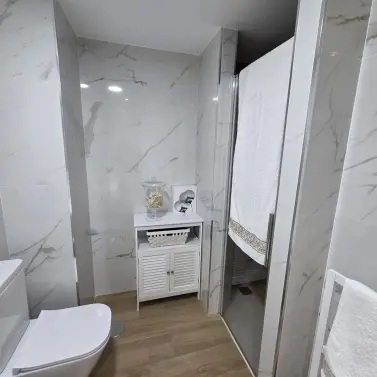 Sale of middle floor apartment in Fuengirola