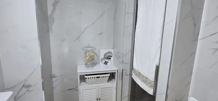 Sale of middle floor apartment in Fuengirola 3