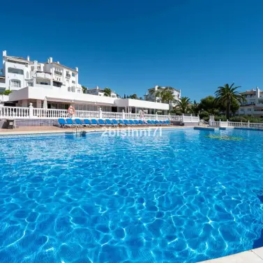 Продажа апартаментов на среднем этаже в Elviria