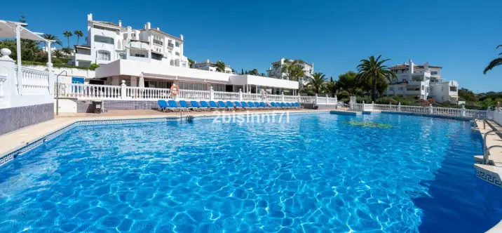 Продажа апартаментов на среднем этаже в Elviria 0