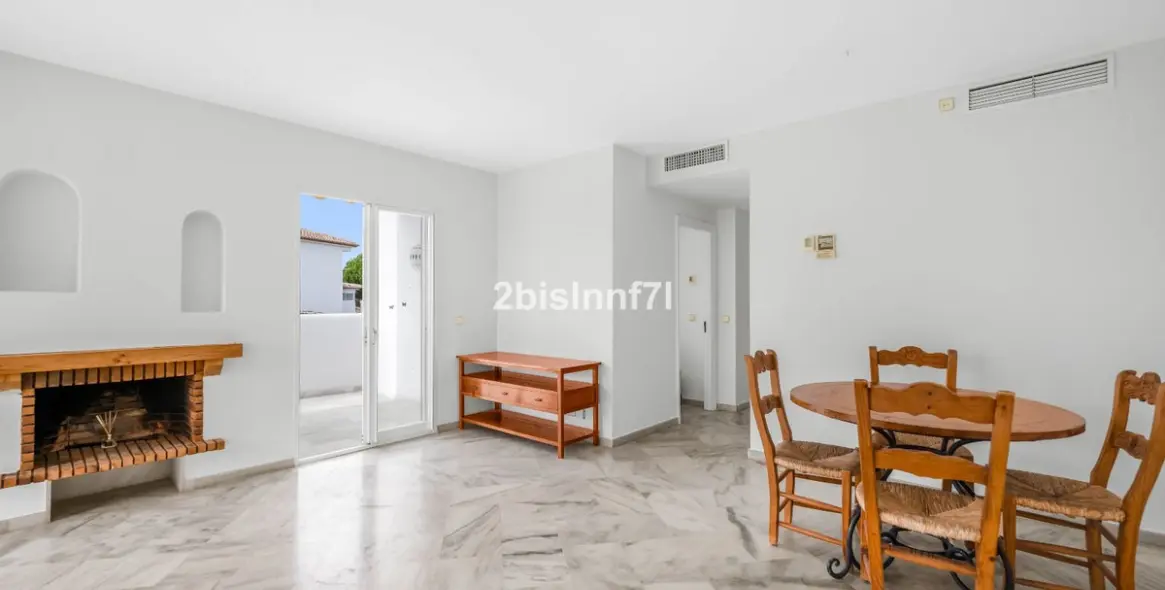 Venta de apartamento en planta media en Elviria 3