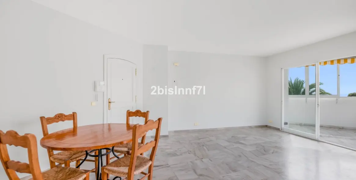 Venta de apartamento en planta media en Elviria 5