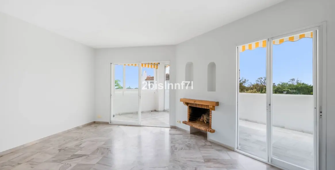 Venta de apartamento en planta media en Elviria 6