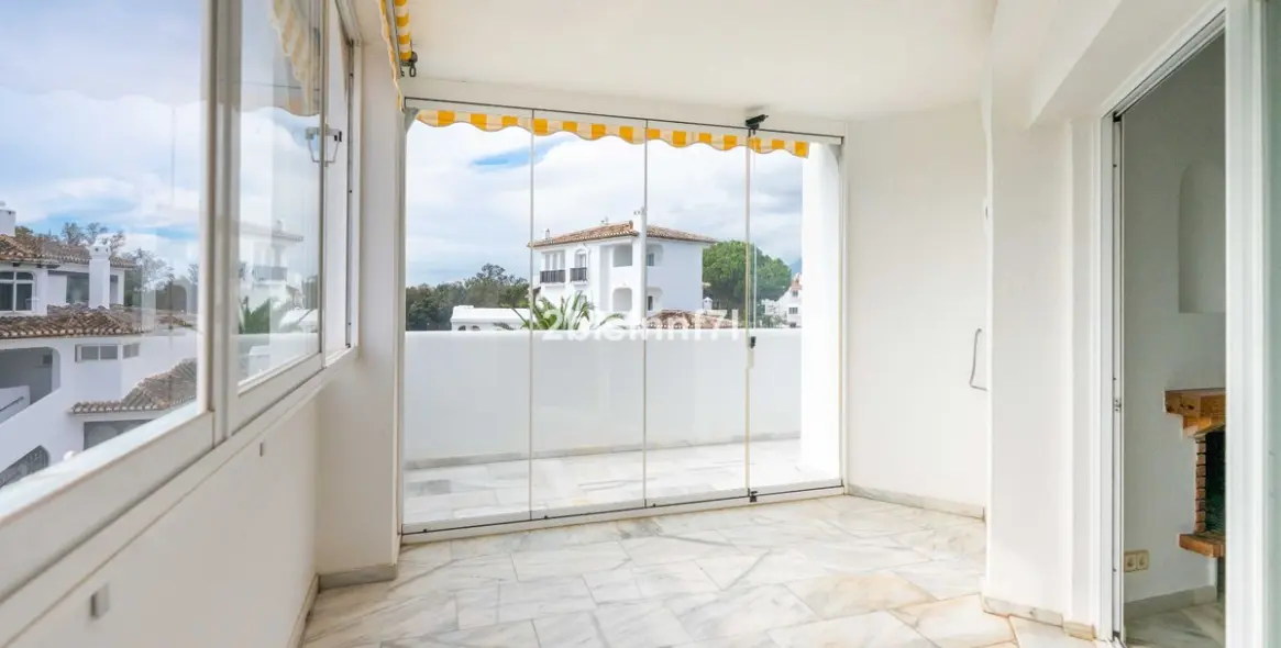 Venta de apartamento en planta media en Elviria 8