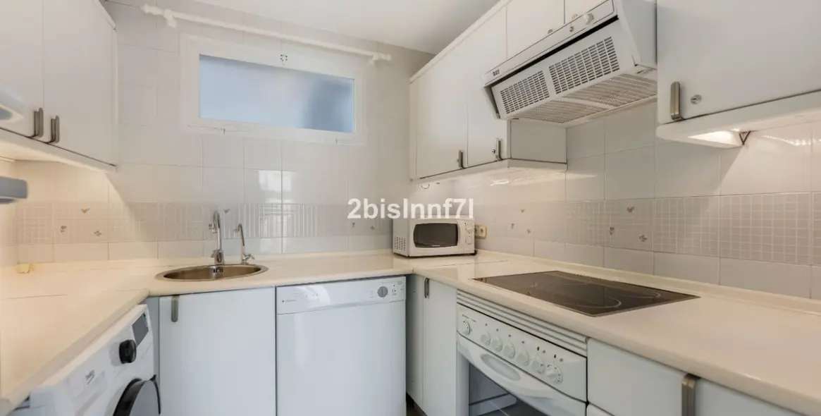 Venta de apartamento en planta media en Elviria 11