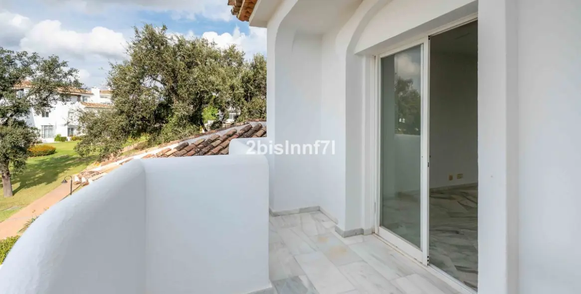 Venta de apartamento en planta media en Elviria 20