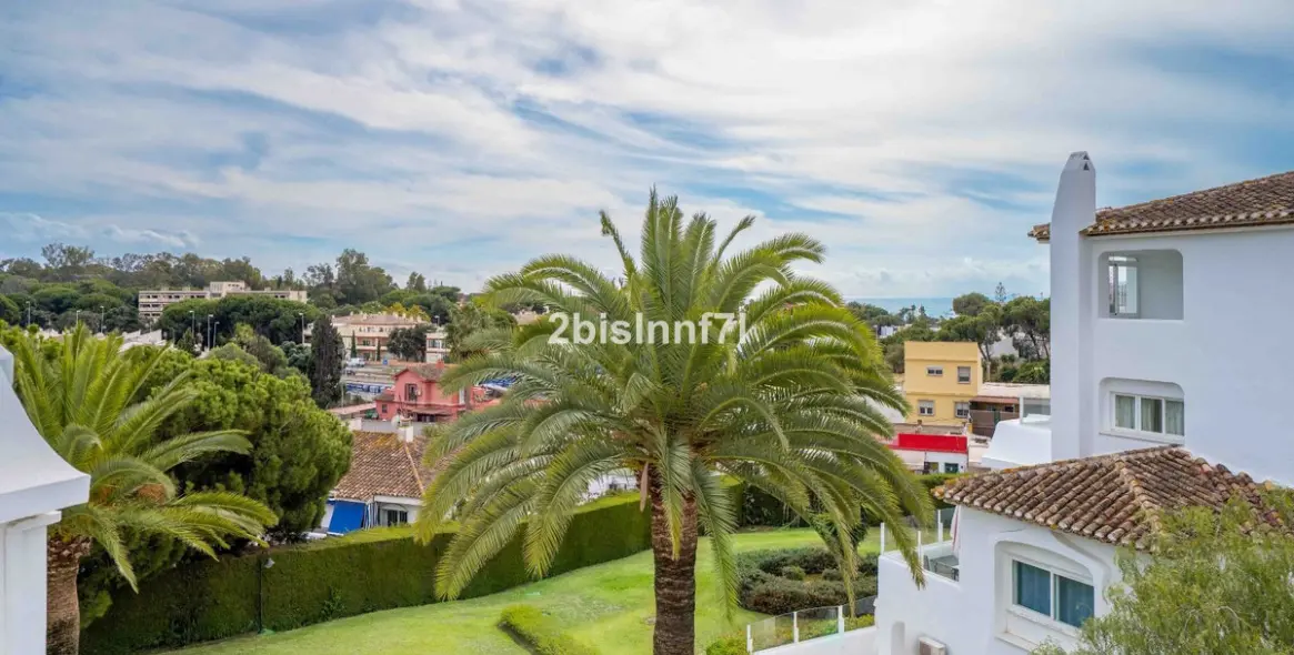 Sale of middle floor apartment in Elviria 24