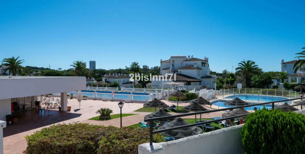 Sale of middle floor apartment in Elviria 30
