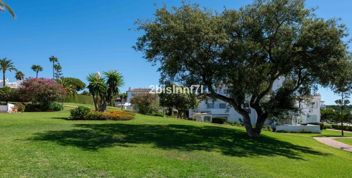 Sale of middle floor apartment in Elviria 32