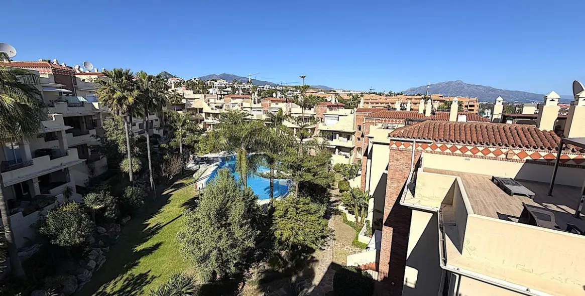 Long-term rent of penthouse in Bel Air 1