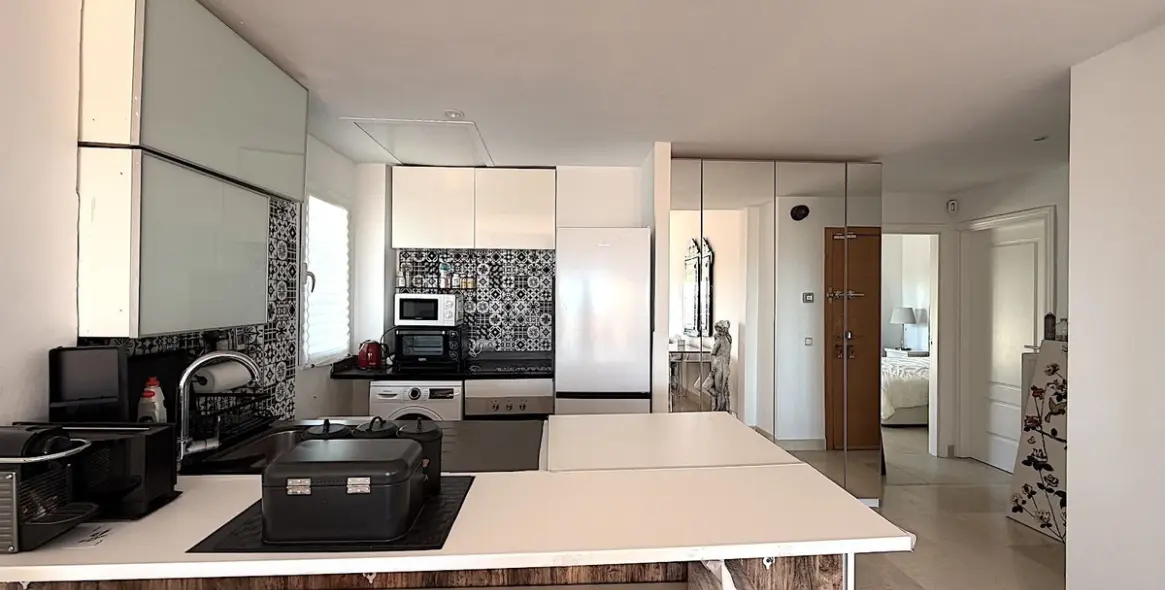 Long-term rent of penthouse in Bel Air 5