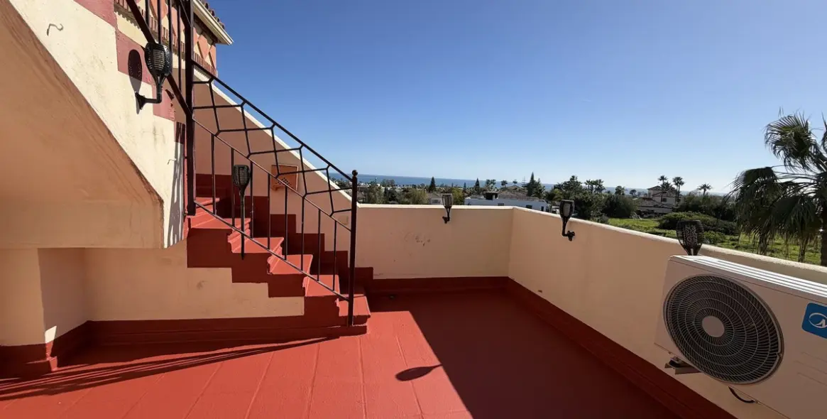 Long-term rent of penthouse in Bel Air 9