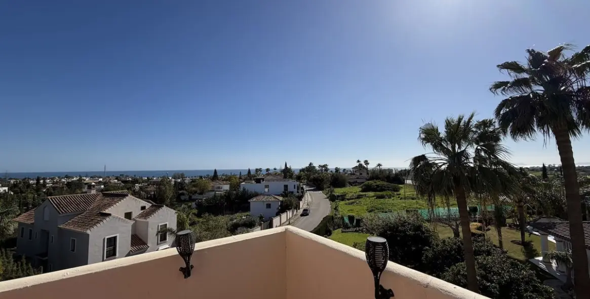 Long-term rent of penthouse in Bel Air 10