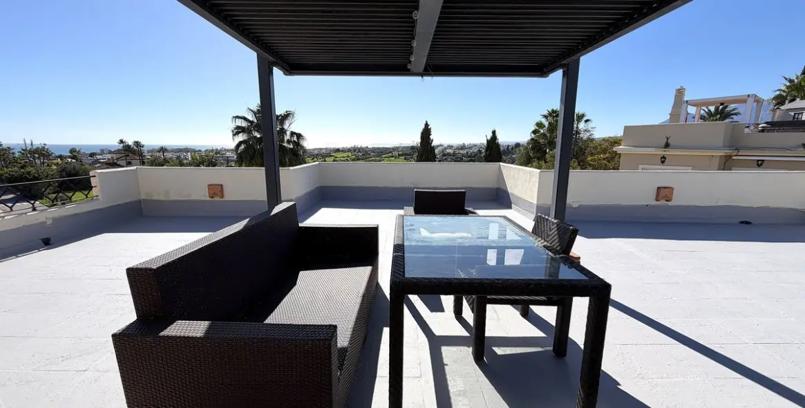 Long-term rent of penthouse in Bel Air 13