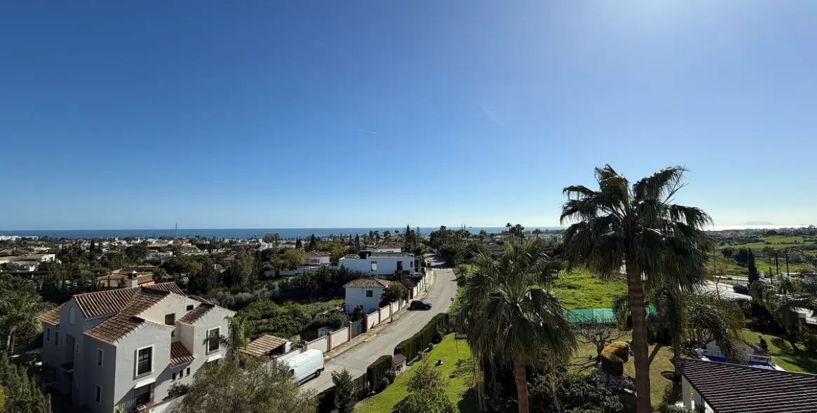 Long-term rent of penthouse in Bel Air 14