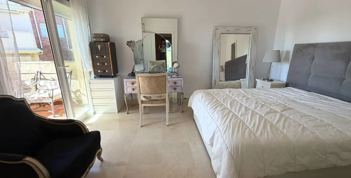 Long-term rent of penthouse in Bel Air 16