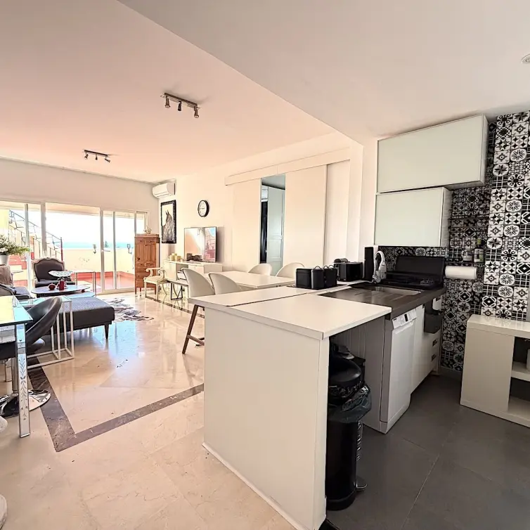Sale of penthouse in Bel Air