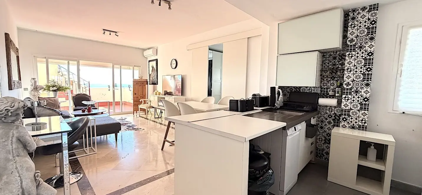 Sale of penthouse in Bel Air 2