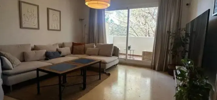 Sale of middle floor apartment in Elviria 2