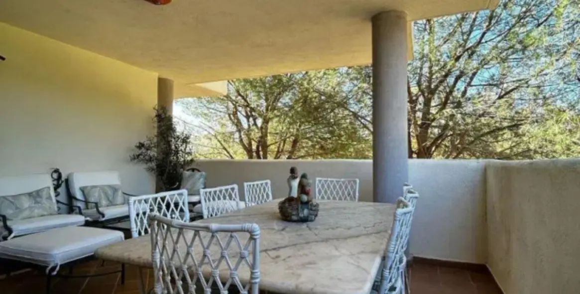 Sale of middle floor apartment in Elviria 4