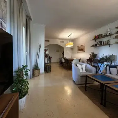 Sale of middle floor apartment in Elviria