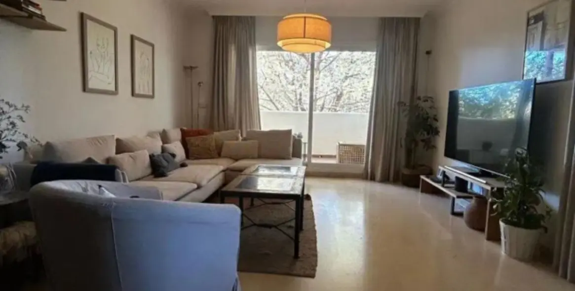 Sale of middle floor apartment in Elviria 7
