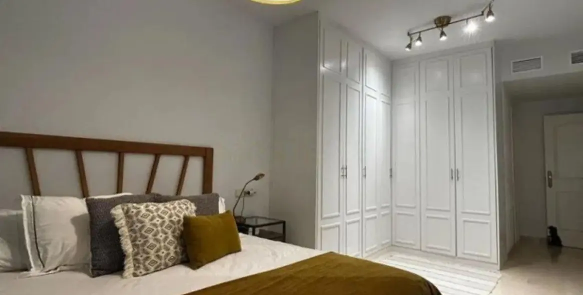 Sale of middle floor apartment in Elviria 8