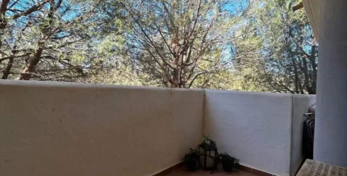 Sale of middle floor apartment in Elviria 11