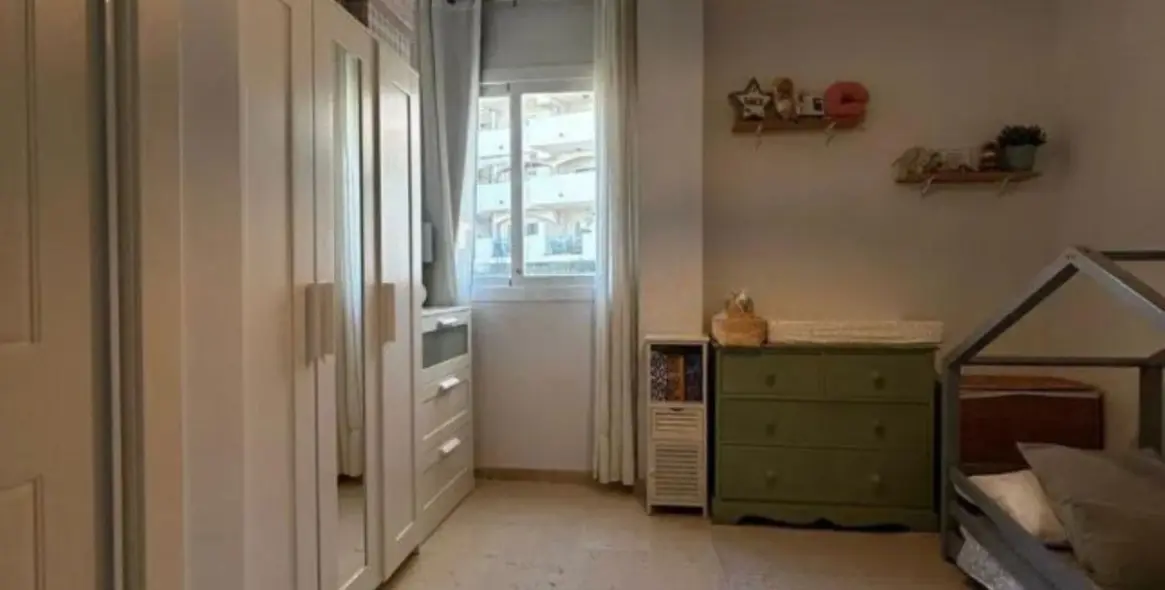 Sale of middle floor apartment in Elviria 15