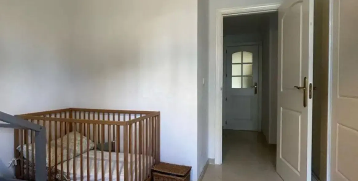 Sale of middle floor apartment in Elviria 16