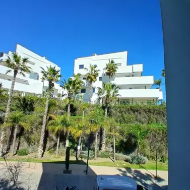 Sale of middle floor apartment in Estepona