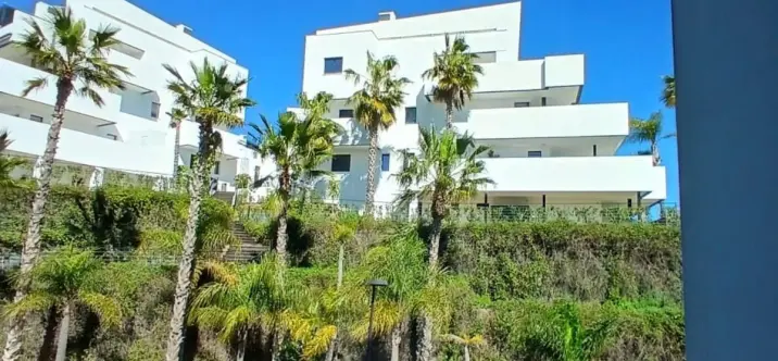 Sale of middle floor apartment in Estepona 0