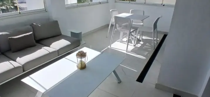 Sale of middle floor apartment in Estepona 1