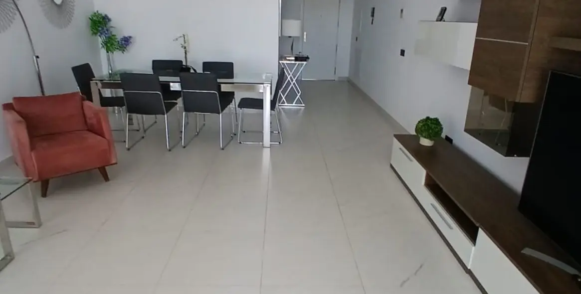 Sale of middle floor apartment in Estepona 4