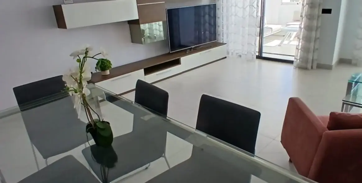 Sale of middle floor apartment in Estepona 5