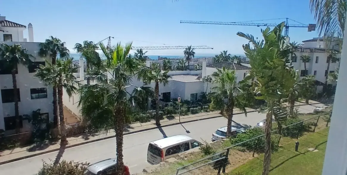 Sale of middle floor apartment in Estepona 6